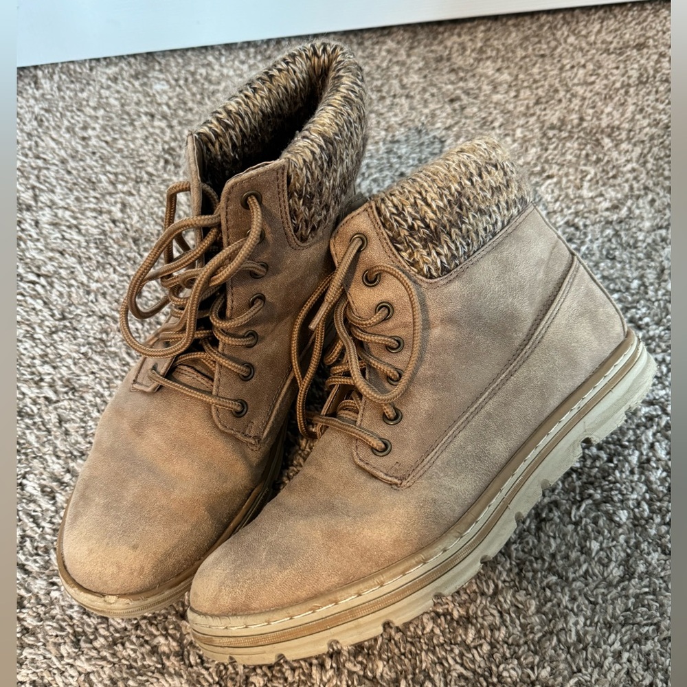Tan Cliff Boots